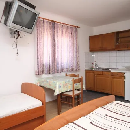 Apartman With Parking Space - 6693 *