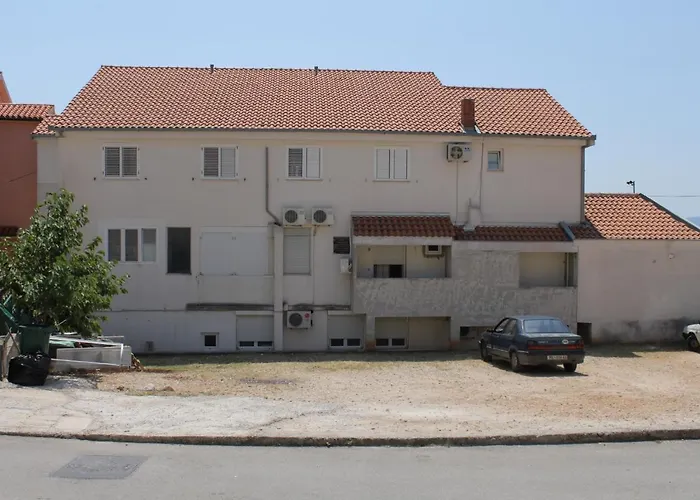 Apartment With Parking Space - 6693 *