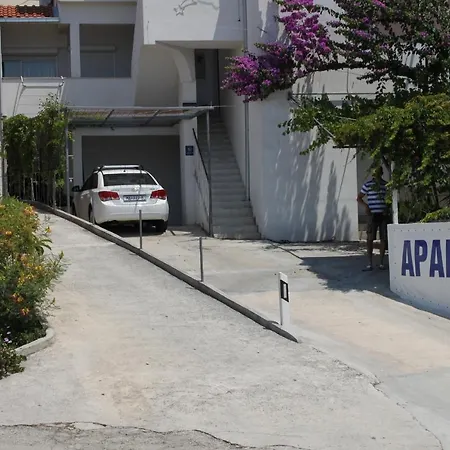 Apartment With Parking Space - 6693 Makarska